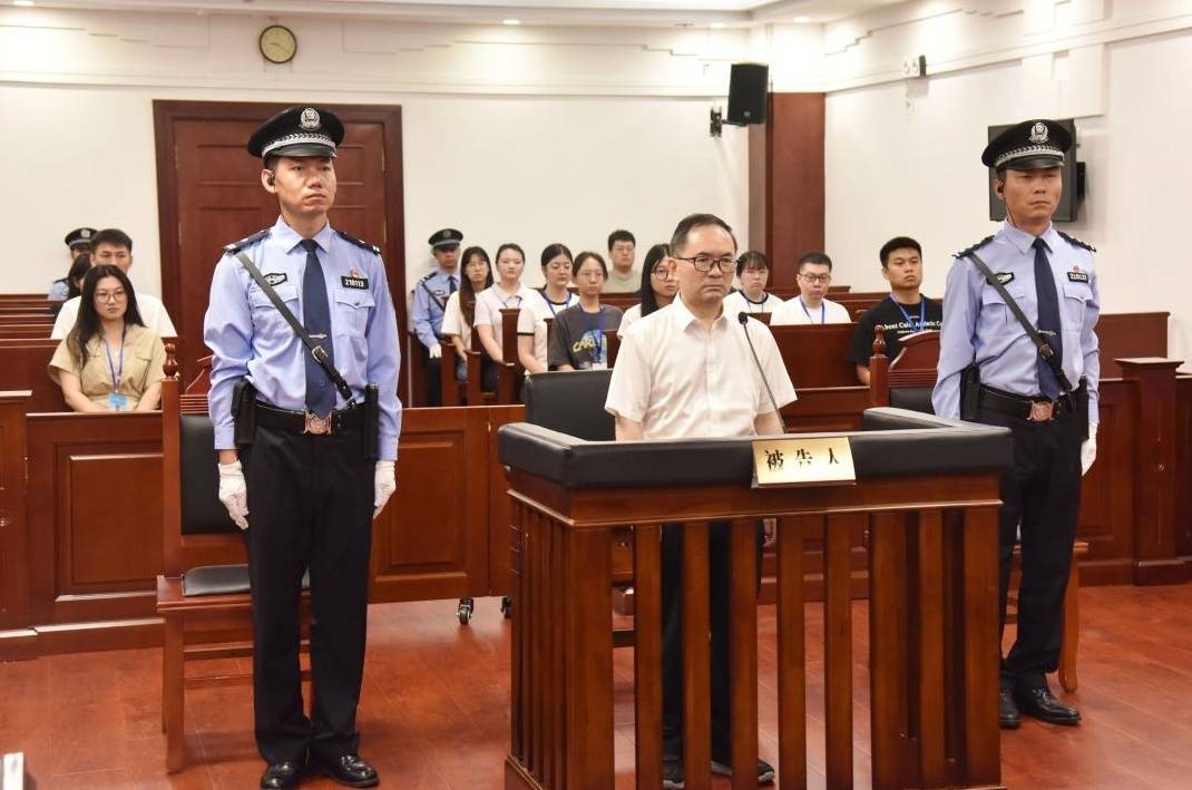 “大搞权色、钱色交易”的副部级“老虎”崔茂虎一审获刑11年