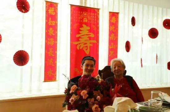 刚刚，黄晓明发文悼念：“我好想你”
