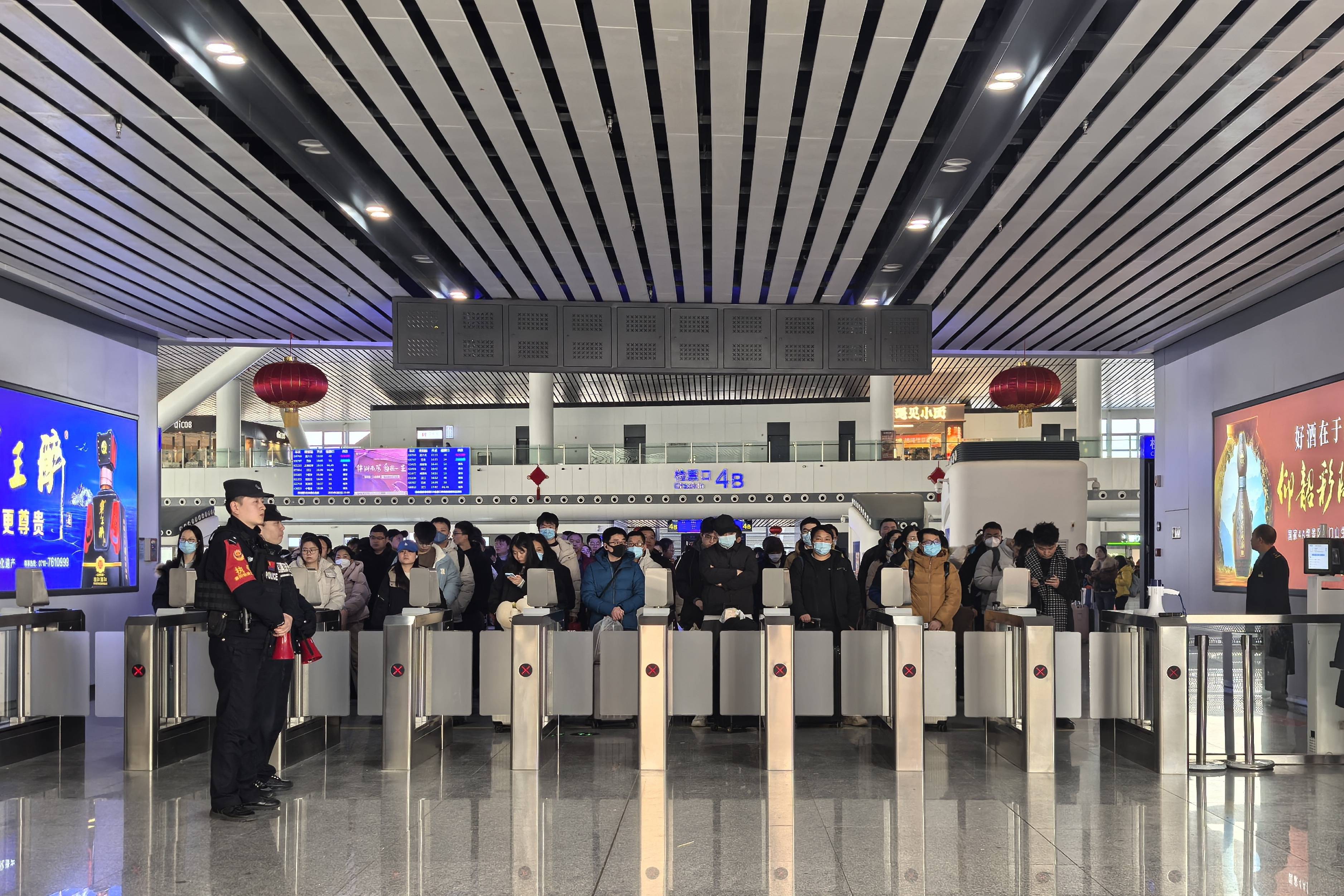 襄铁警方办理多起冒用他人身份证件购票乘坐高铁案件