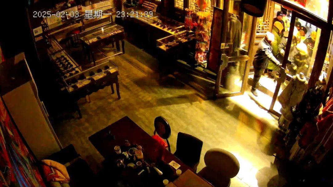 新进展！纪检部门介入大同“破门亮灯”事件，律师：撬锁者或被撤职
