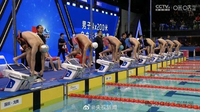 孙杨收获首枚金牌！携手汪顺潘展乐4x200米自由泳接力夺冠