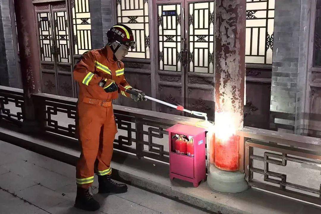 吓人，有蛇藏进汽车引擎盖！北京9天接9起“蛇警”
