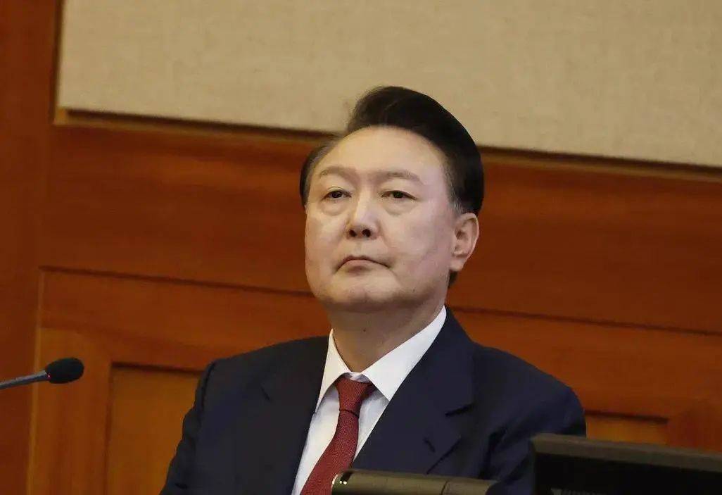 尹锡悦的天都塌了？韩国传出重磅消息，一边倒的舔美媚日路线走到头了