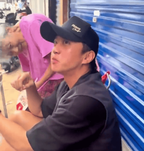 邓超现身南昌买一毛钱奶奶凉菜 夸奶奶“像花儿一样年轻”