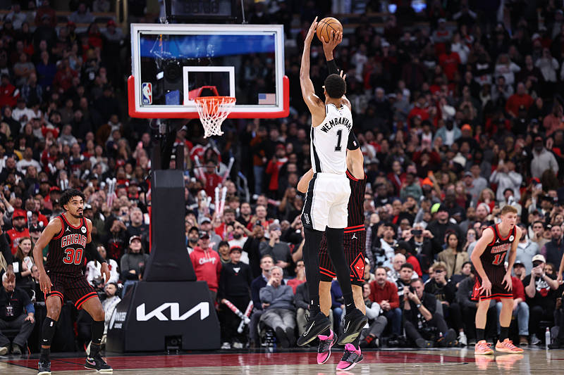 成NBA历史首人，文班亚马：已准备好挑战更强的球队